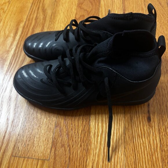 Nike Phantom II Luna Club Turf Cleats - Picture 3 of 4